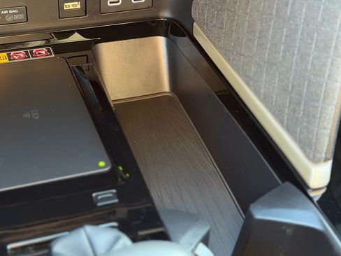 Used 2025 Toyota Camry XLE w/ Premium Package image 19