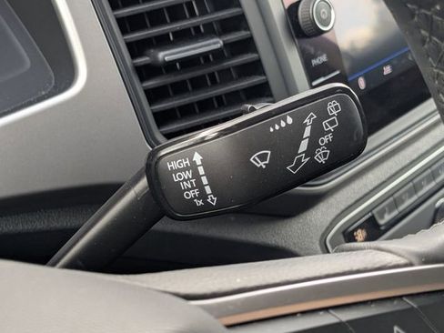 Used 2020 Volkswagen Atlas Cross Sport SE image 26