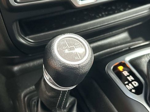 Used 2025 Jeep Wrangler Sahara image 28