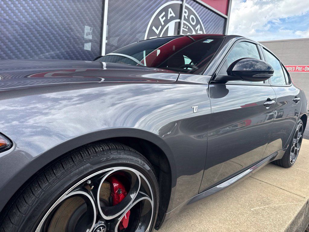 Used 2024 Alfa Romeo Giulia Ti w/ Active Assist Plus Package AWD/4WD image 17