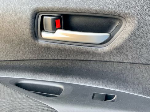 Used 2020 Toyota Corolla LE image 47