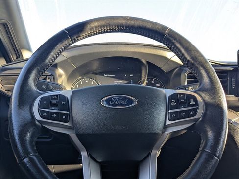 Used 2022 Ford Explorer XLT image 23