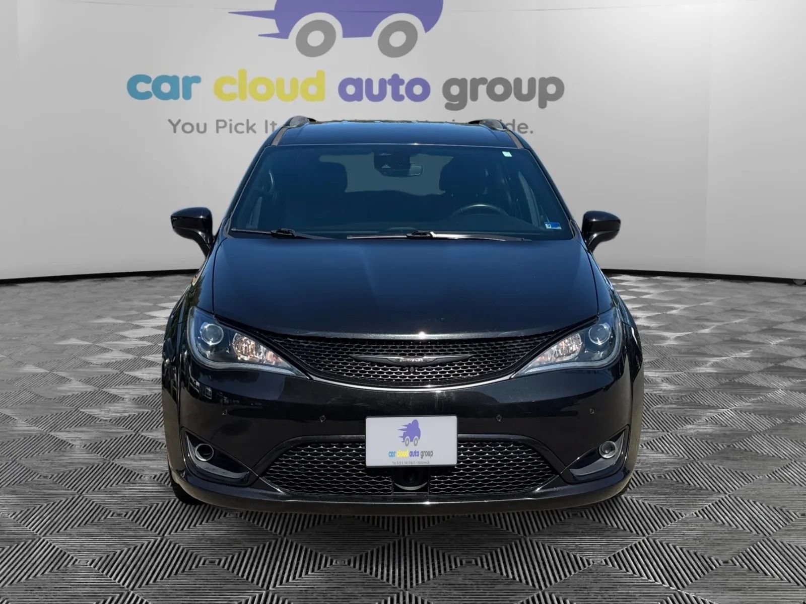 Used 2020 Chrysler Pacifica Touring-L w/ Advanced Safetytec Group FWD image 8