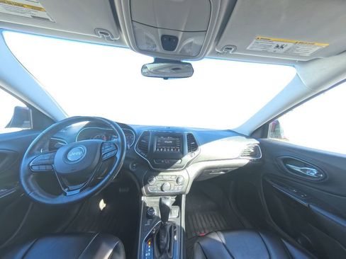 Used 2019 Jeep Cherokee Latitude Plus image 20