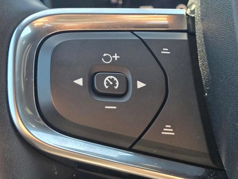 Used 2025 Volvo XC40 B5 Core AWD/4WD image 30