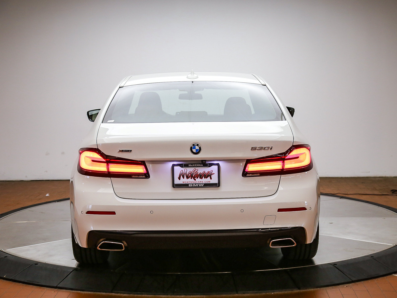 Used 2023 BMW 530i xDrive w/ Convenience Package AWD/4WD image 6