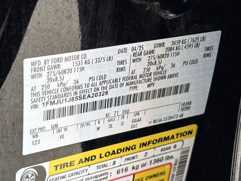 Used 2025 Ford Expedition Active image 36