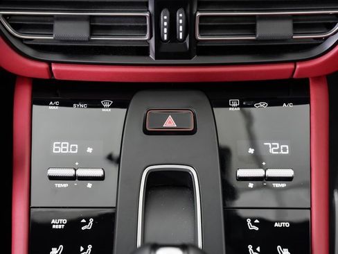 Used 2025 Porsche Macan image 19