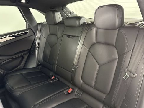 Certified 2024 Porsche Macan AWD/4WD image 22