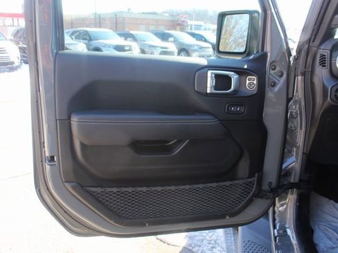 Used 2022 Jeep Gladiator Overland w/ Popular Equipment Package image 11