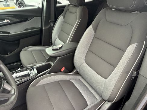Used 2023 Chevrolet TrailBlazer LT FWD image 9