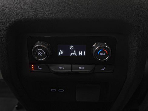 Used 2025 Chevrolet Traverse RS image 22