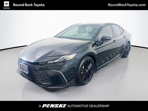 Used 2025 Toyota Camry SE image 1