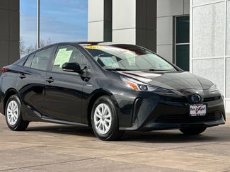 Certified 2022 Toyota Prius LE video 2