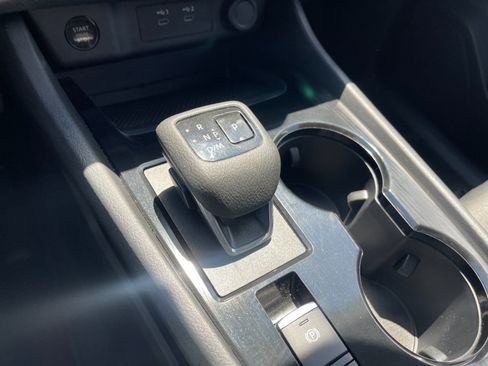 Used 2025 Nissan Rogue SV AWD/4WD image 23