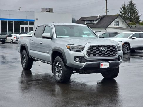 Certified 2023 Toyota Tacoma TRD Off-Road image 2