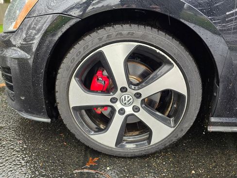 Used 2015 Volkswagen Golf 4-Door image 10