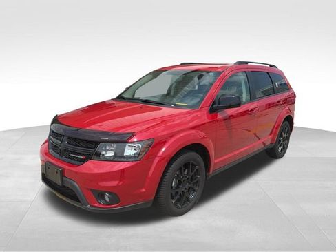 Used 2017 Dodge Journey SXT w/ Blacktop Package FWD image 3