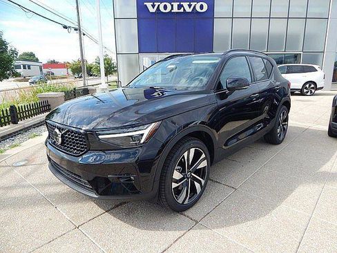 New 2026 Volvo XC40 B5 Plus w/ Climate Package AWD/4WD image 3