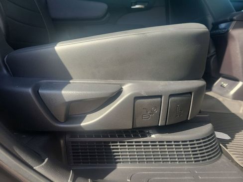 Used 2022 Toyota Highlander XLE image 36