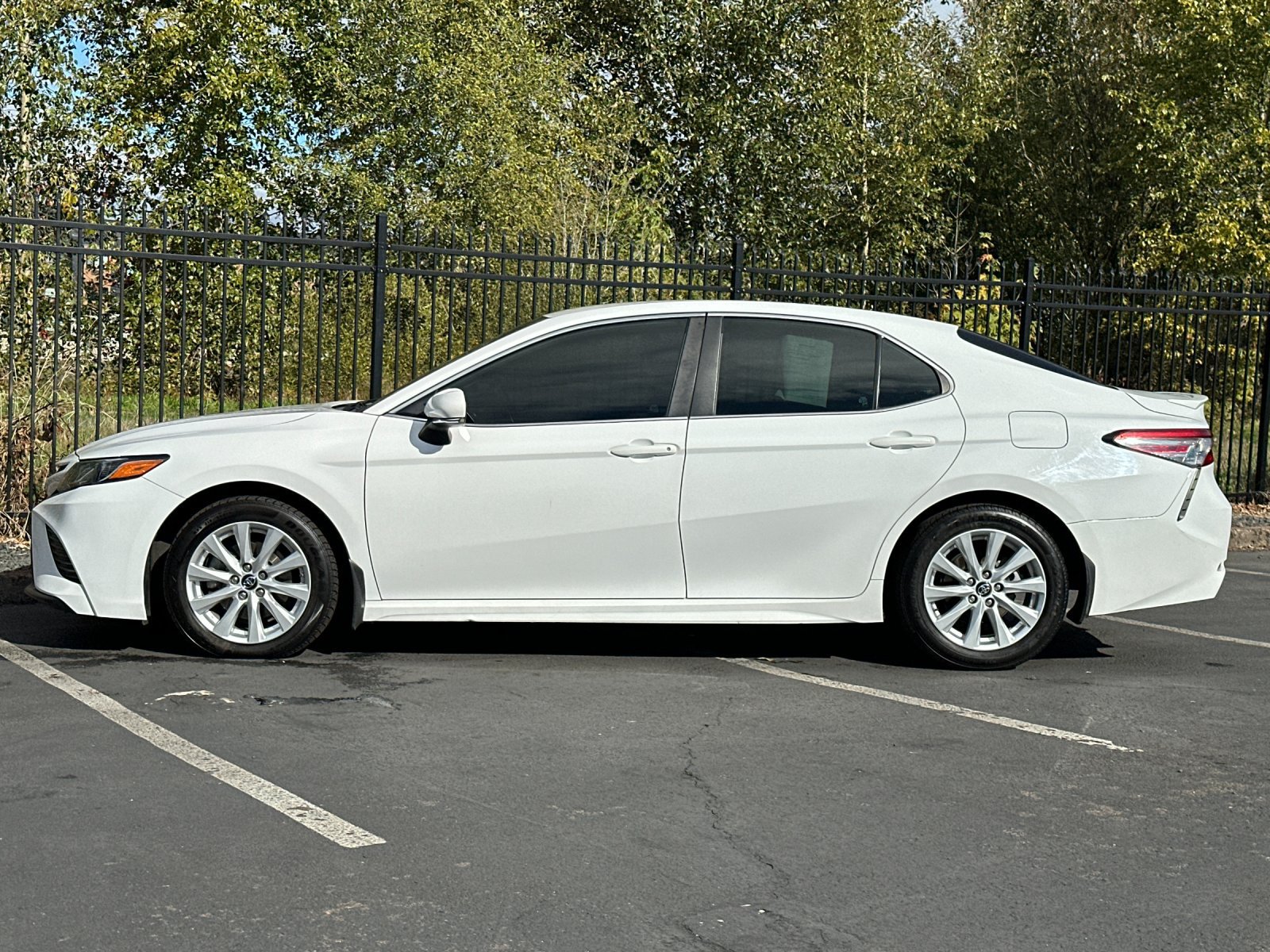 Used 2019 Toyota Camry SE FWD image 7
