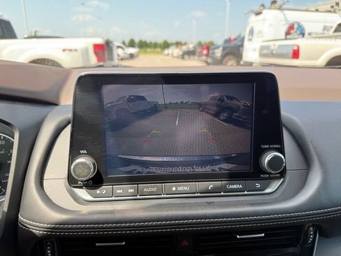 Used 2022 Nissan Rogue SV FWD image 22