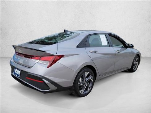 Used 2025 Hyundai Elantra Sport FWD image 5