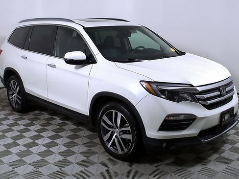 Used 2016 Honda Pilot Elite image 6