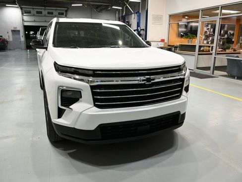 New 2026 Chevrolet Traverse LT w/ Sun and Wheel Package image 3