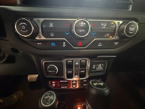 Used 2024 Jeep Wrangler Unlimited Rubicon 4xe AWD/4WD image 18