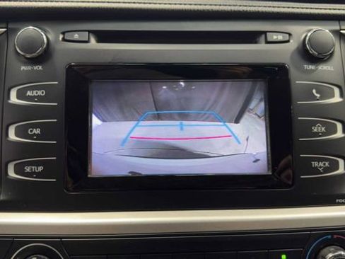 Used 2015 Toyota Highlander LE image 31