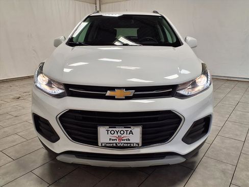Used 2019 Chevrolet Trax LT w/ LT Convenience Package image 2
