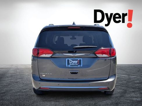 Used 2019 Chrysler Pacifica Touring-L FWD image 5