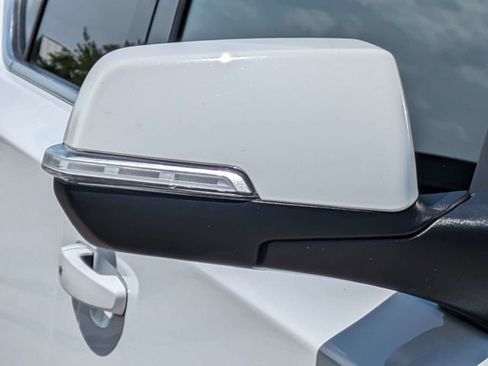 Used 2023 Chevrolet Traverse LT FWD image 13