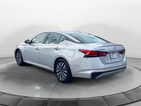 Used 2024 Nissan Altima 2.5 SV image 3