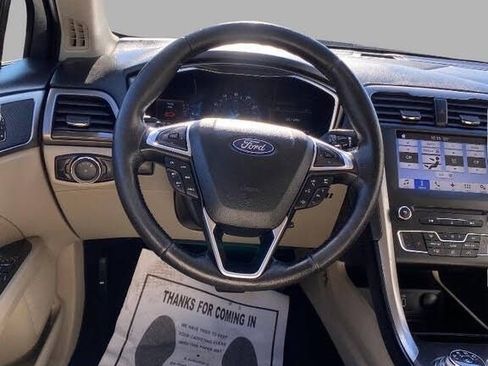 Used 2018 Ford Fusion SE w/ Fusion SE Technology Package image 26