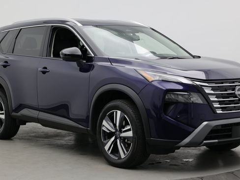 Used 2026 Nissan Rogue SL FWD image 3