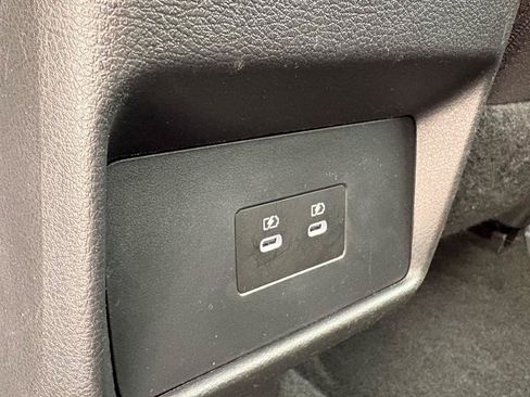 Used 2025 Nissan Rogue SV FWD image 30