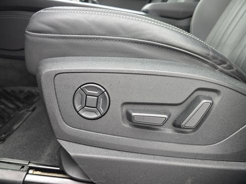 Certified 2023 Audi e-tron Premium Plus w/ Premium Plus Package AWD/4WD image 29