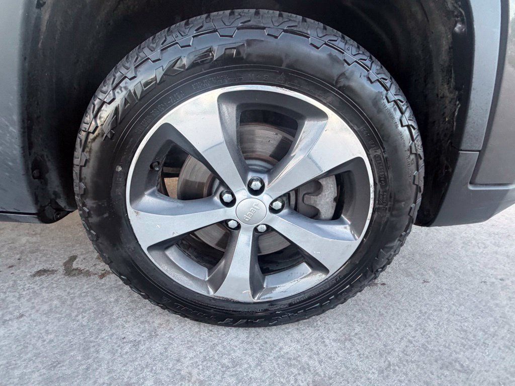 Used 2019 Jeep Cherokee Limited AWD/4WD image 33