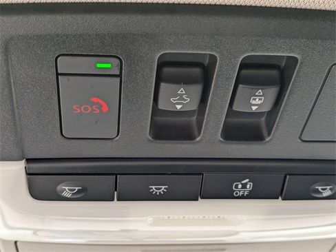 Used 2023 Nissan Rogue SV w/ SV Premium B Package image 27