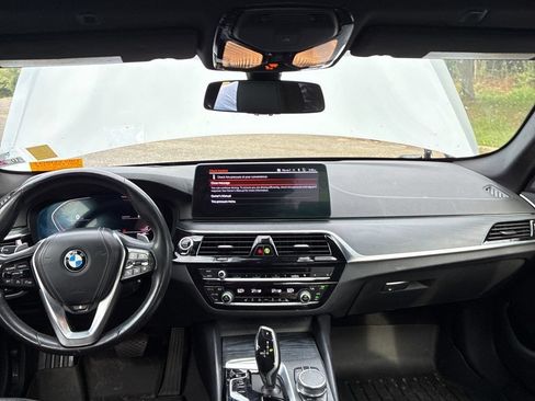Used 2021 BMW 530i xDrive AWD/4WD image 3