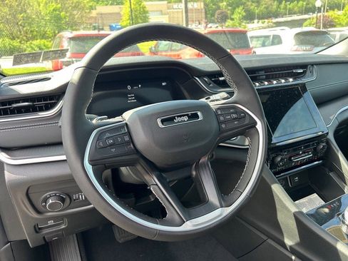 New 2025 Jeep Grand Cherokee L Altitude image 6