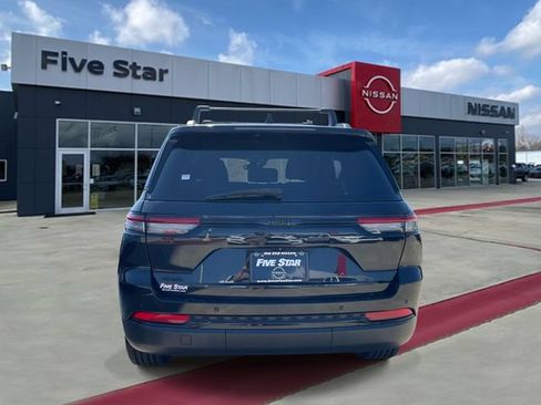 Used 2023 Jeep Grand Cherokee Altitude AWD/4WD image 5