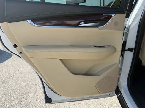 Used 2018 Cadillac XT5 Premium Luxury image 10