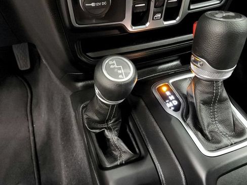 Used 2025 Jeep Wrangler Unlimited Sahara AWD/4WD image 29