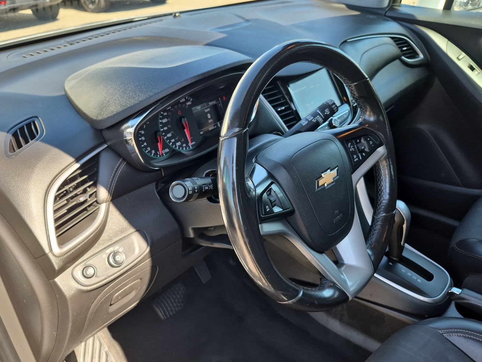 Used 2018 Chevrolet Trax LT w/ LT Convenience Package AWD/4WD image 11