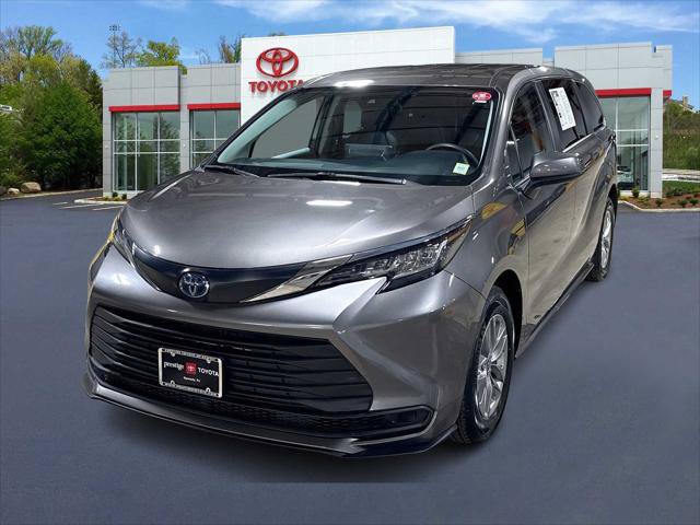 Certified 2022 Toyota Sienna LE FWD image 1