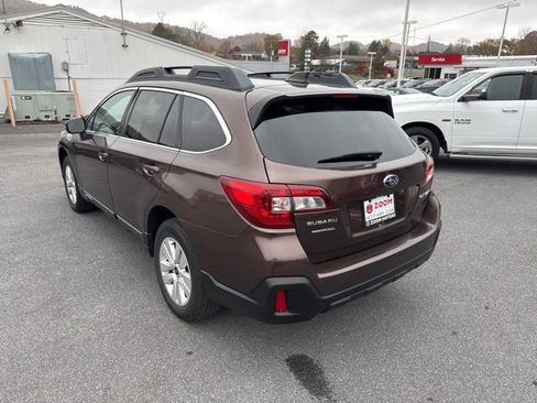 Used 2019 Subaru Outback 2.5i Premium image 6