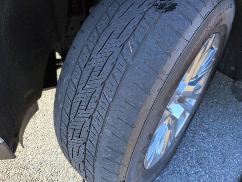 Used 2021 GMC Yukon Denali w/ LPO, Illumination Package image 12